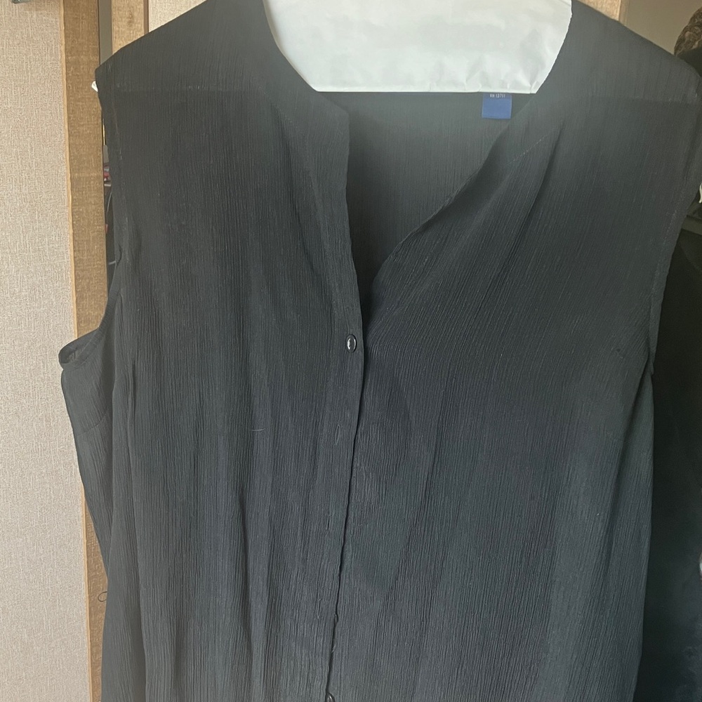 Karen Scott Black Sleeveless V-Neck Button Front Top